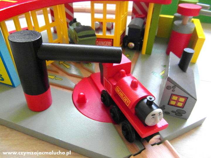 drewniana zajezdnia dla pociągów